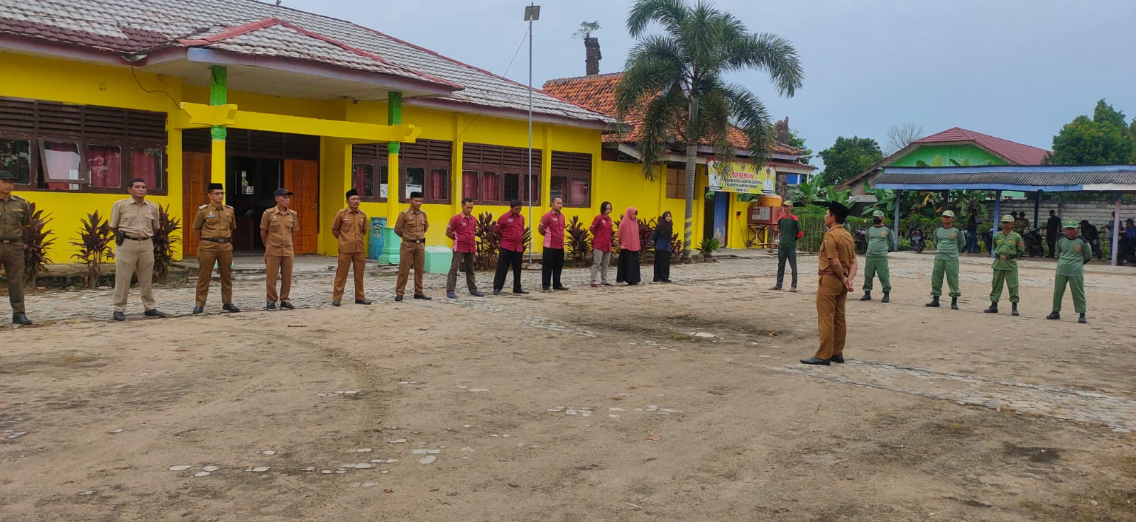 Acara Rutin Apel pagi 10 Oktober 2022 ASN bersama Pendamping  Kecamatan Bandar Bandar Surabaya bersama